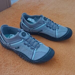 JBU Women's Gray and Black Athletic Shoes